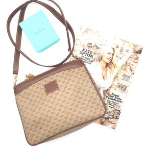 Gucci signature shoulder crossbody purse